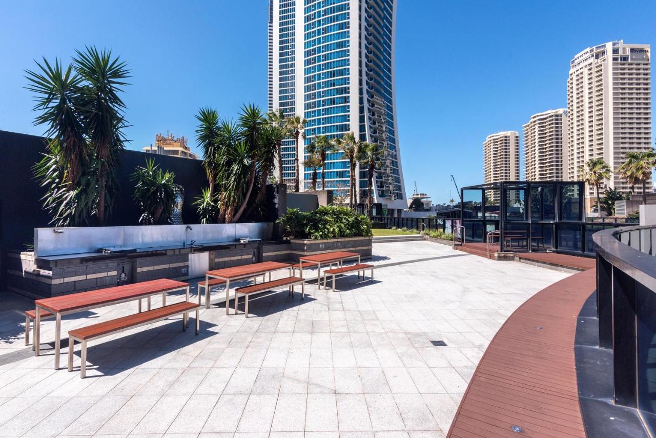 Circle On Cavill - Hosted By Coastal Letting Apartment Gold Coast Exterior photo