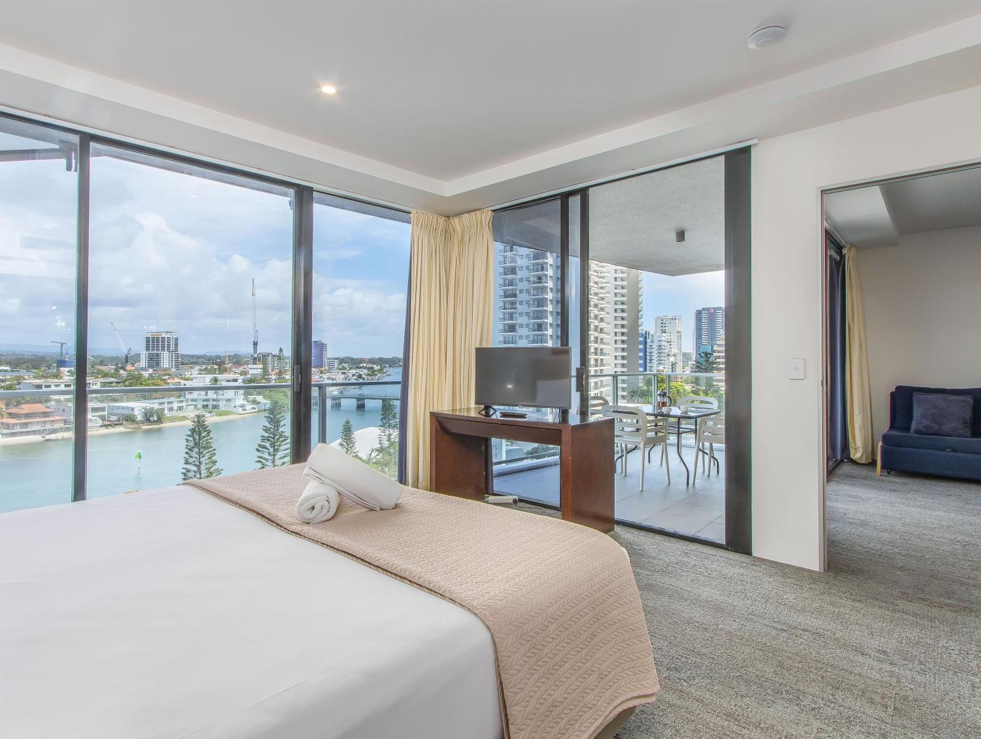 Circle On Cavill - Hosted By Coastal Letting Apartment Gold Coast Exterior photo