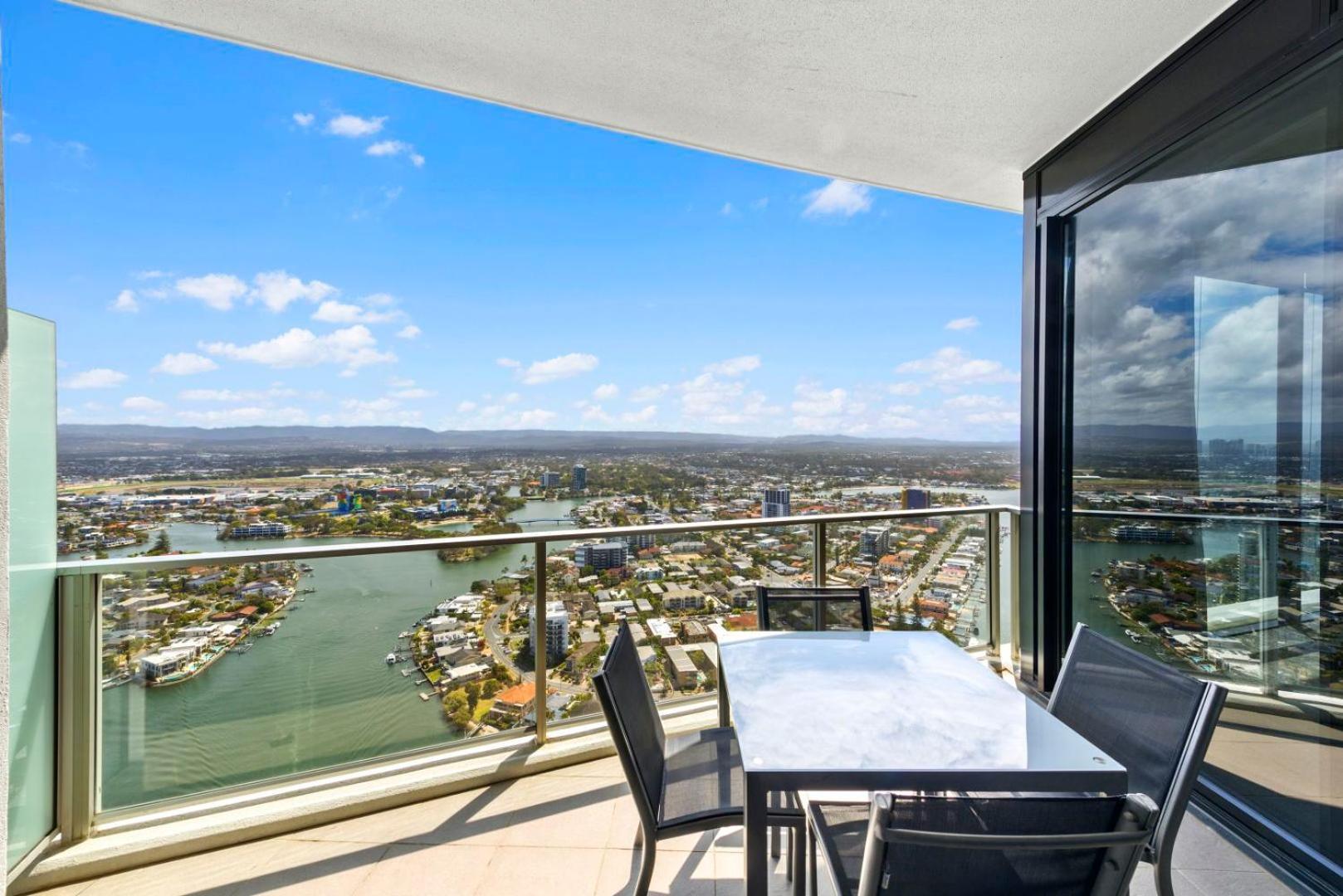 Circle On Cavill - Hosted By Coastal Letting Apartment Gold Coast Exterior photo