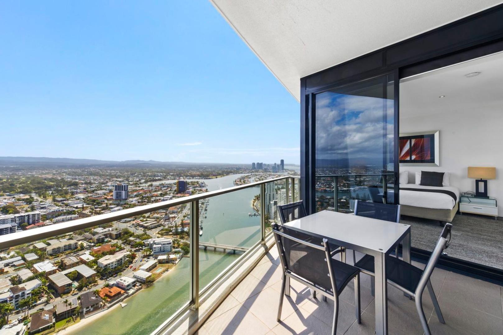 Circle On Cavill - Hosted By Coastal Letting Apartment Gold Coast Exterior photo