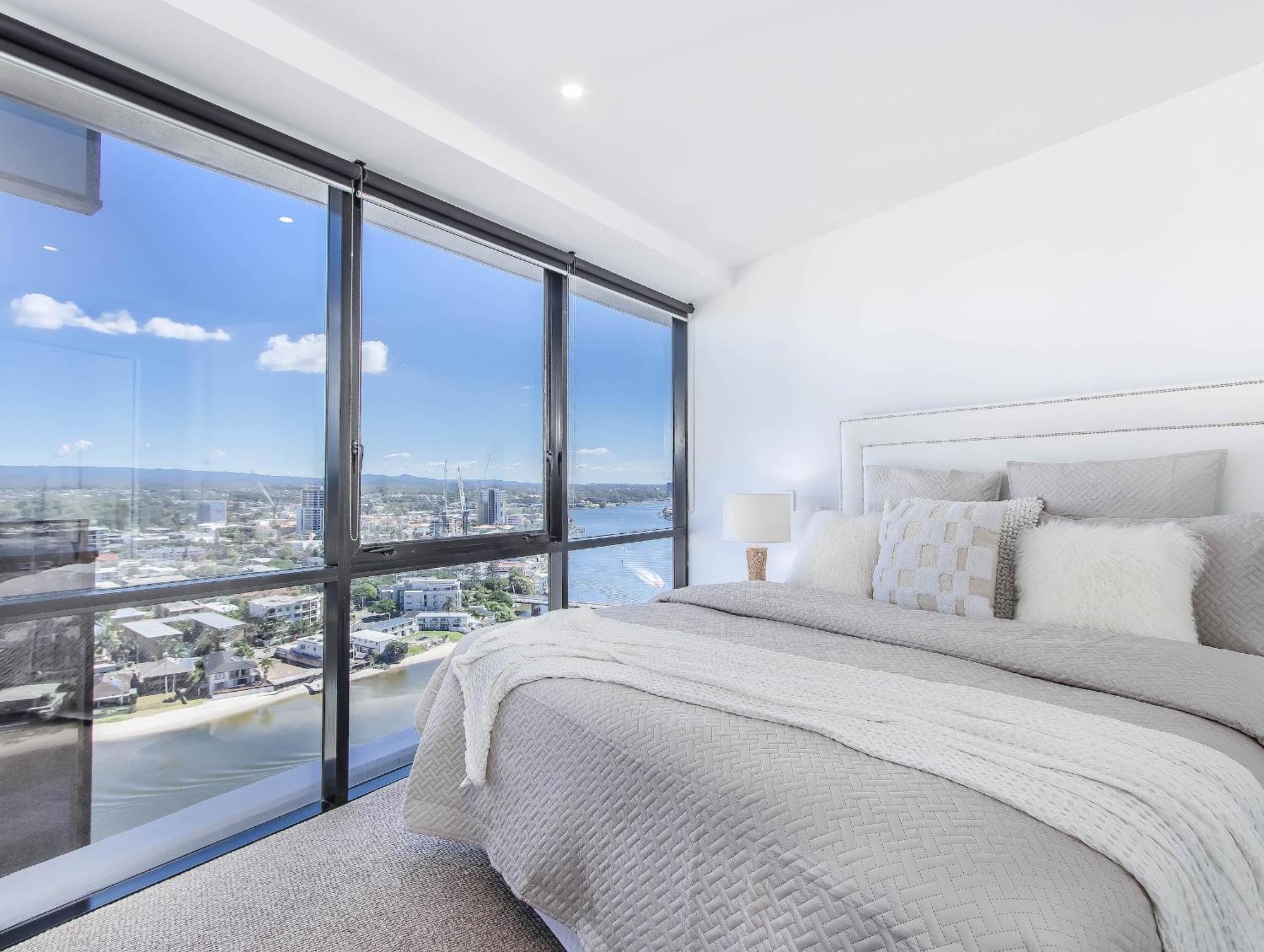 Circle On Cavill - Hosted By Coastal Letting Apartment Gold Coast Exterior photo