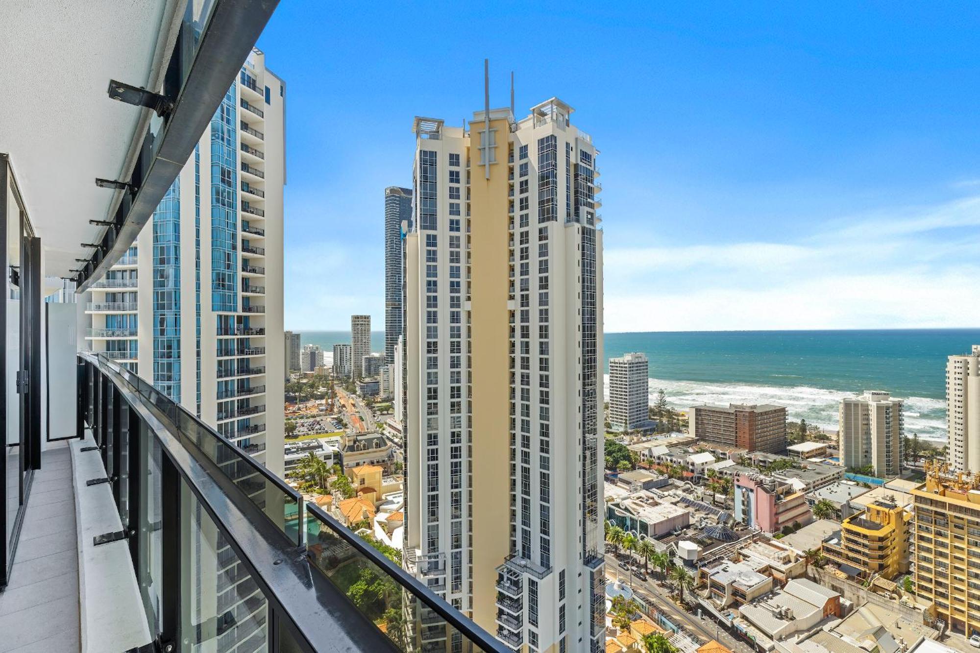 Circle On Cavill - Hosted By Coastal Letting Apartment Gold Coast Exterior photo